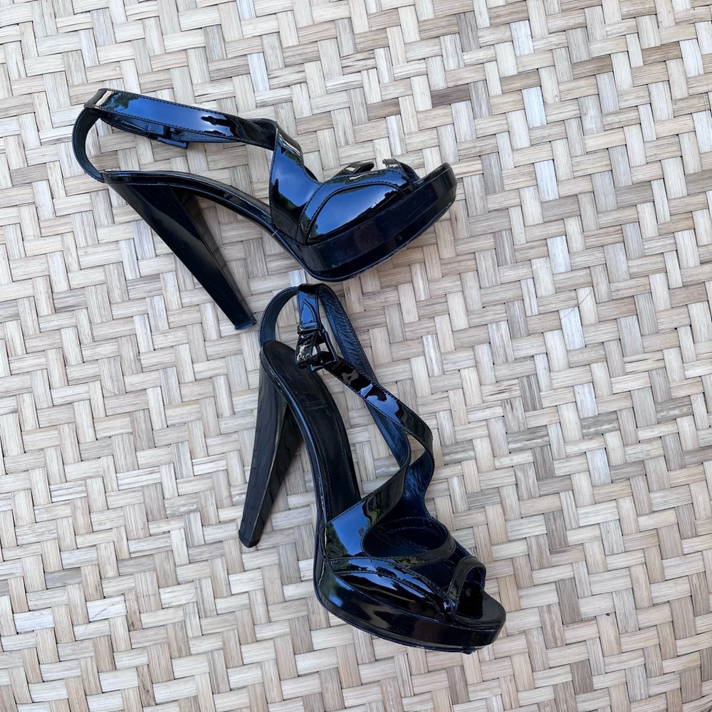 BURBERRY BLACK PATENT STYLISH LEATHER 5” HIGH HEEL WITH CUTOUTS - Picture 2 of 12
